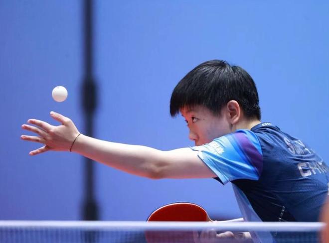 广东男篮在CBA杯赛中以94-80击败广州男篮，奎恩全场高效表现，贡献29分6篮板7助攻5抢断，助力球队取得首胜。